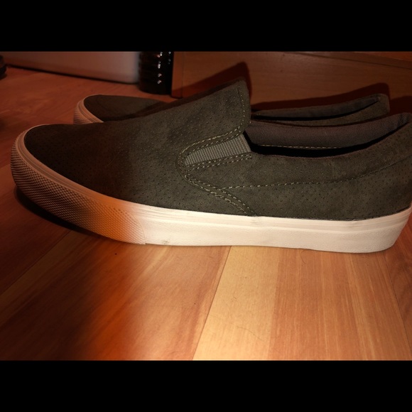Green slip on - Picture 1 of 5
